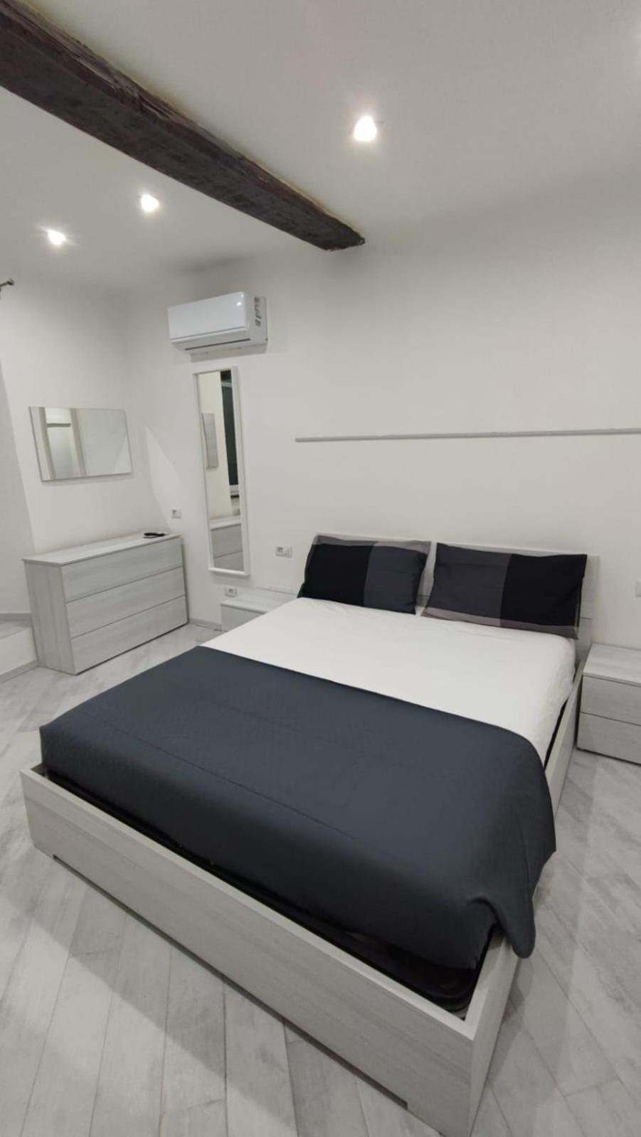 Sagegreən Flat Genua