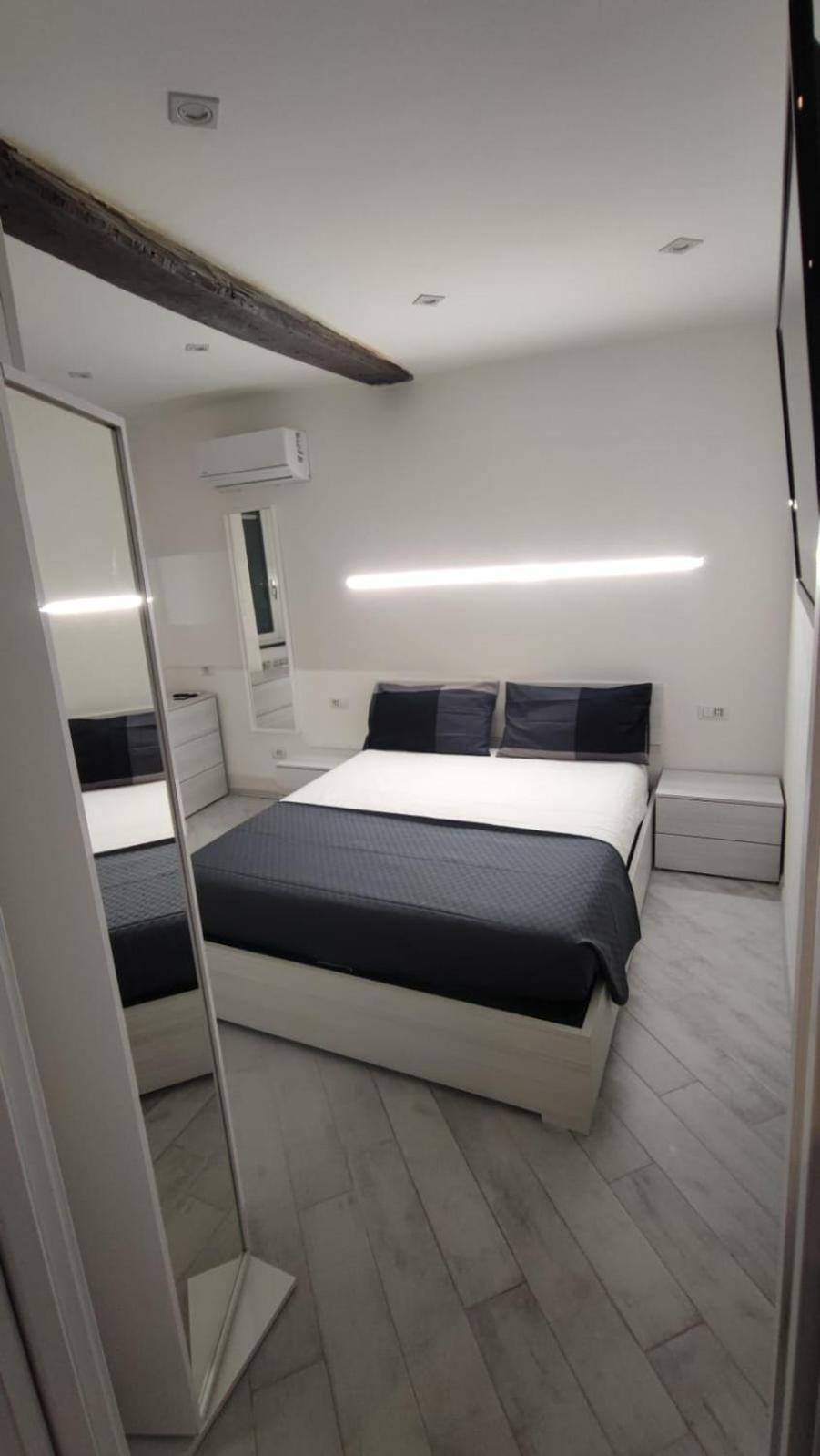 Sagegreən Flat * Genua